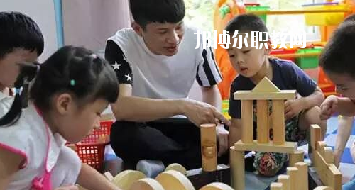 貴州2020年男生讀幼師學(xué)校好嗎