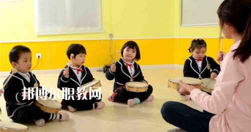 貴州2020年女生讀幼師學校學什么好