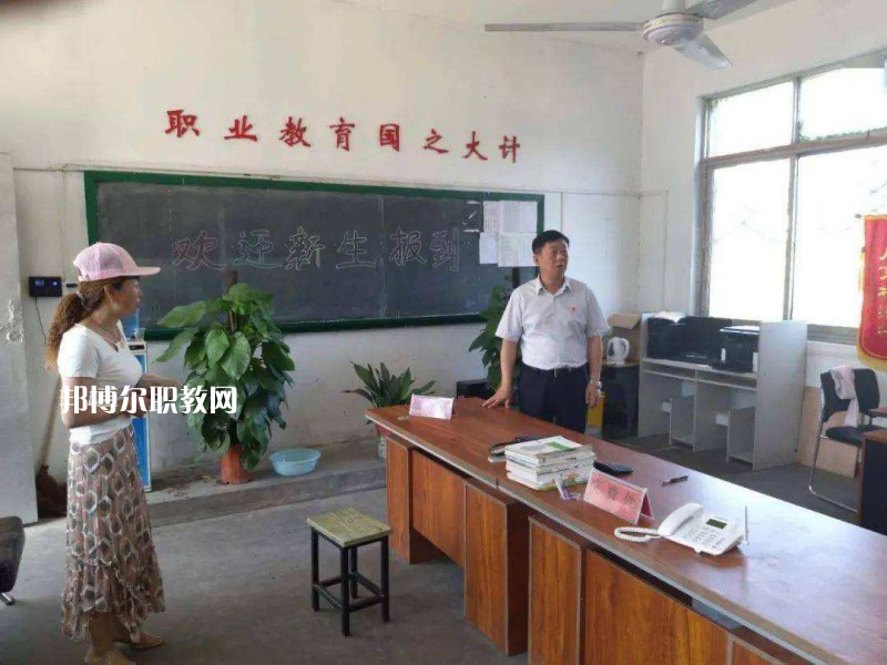 開封市科技工業(yè)學校2021年招生辦聯(lián)系電話