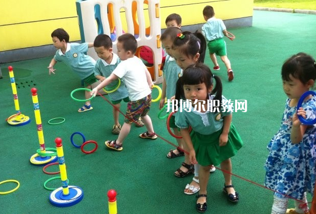 湖北2020年幼師學(xué)校好還是職高好