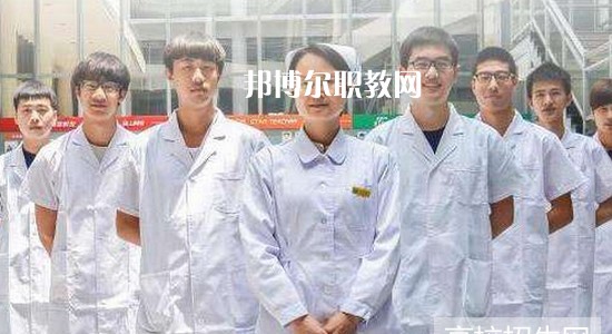 成都2020年讀衛(wèi)校多少錢