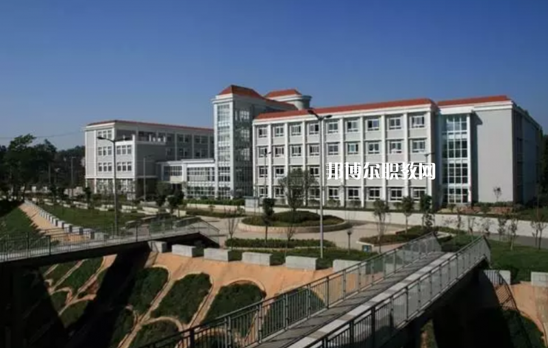 昆明官渡區(qū)職業(yè)高級(jí)中學(xué)2021年學(xué)費(fèi)、收費(fèi)多少