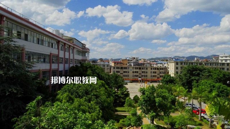 思茅衛(wèi)生學校2021年報名條件、招生要求、招生對象