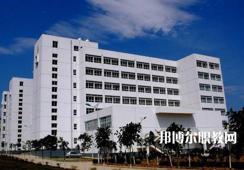 大理衛(wèi)生學(xué)校2021年報名條件、招生要求、招生對象