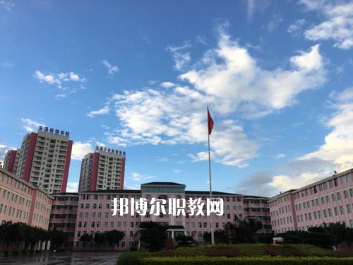 玉溪工業(yè)財(cái)貿(mào)學(xué)校2021年學(xué)費(fèi)。收費(fèi)多少