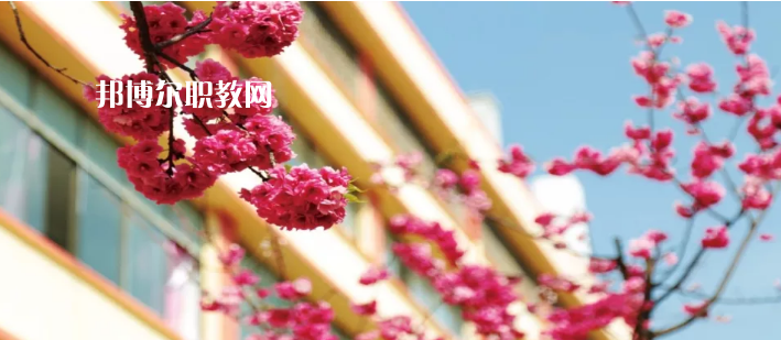云南昆明工業(yè)學(xué)校2021年報名條件、招生要求、招生對象