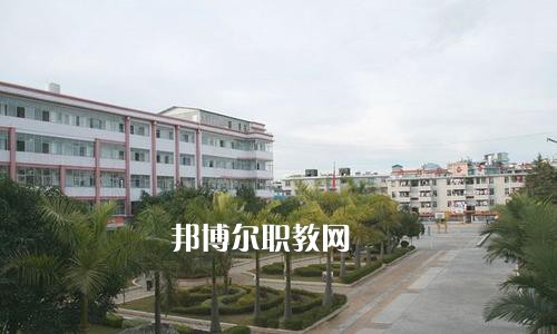 云南省普洱衛(wèi)生學(xué)校2021年學(xué)費(fèi)、收費(fèi)多少