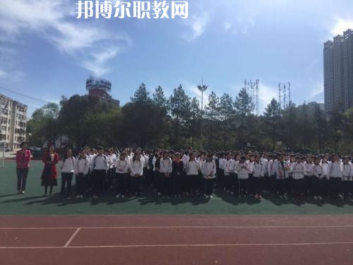 新疆石河子衛(wèi)生學(xué)校2021年學(xué)費(fèi)、收費(fèi)多少