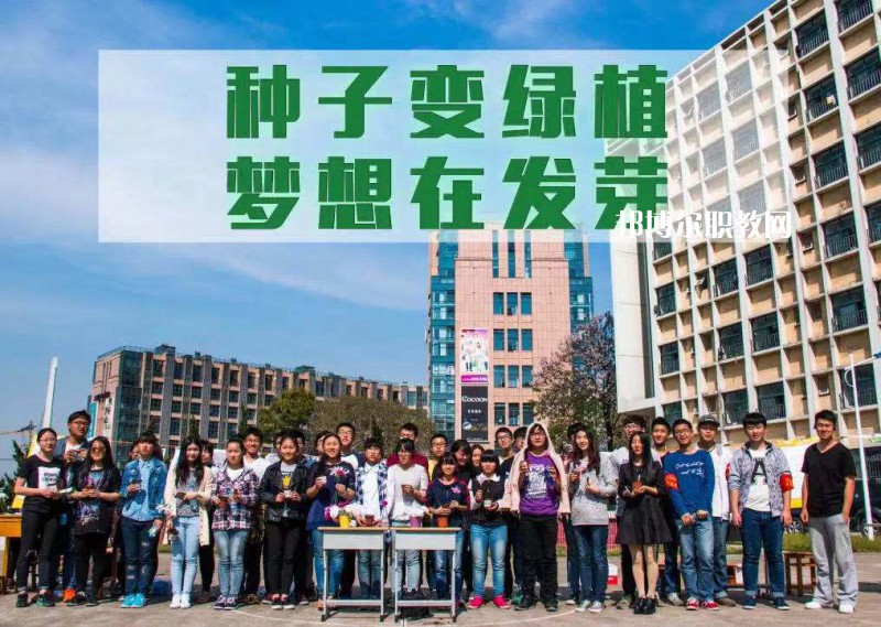 江蘇傳媒學(xué)校2022年報名條件、招生要求、招生對象