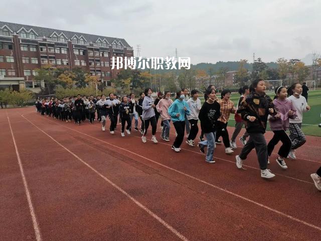 重慶計(jì)算機(jī)職業(yè)高級(jí)中學(xué)2022年學(xué)費(fèi)、收費(fèi)多少