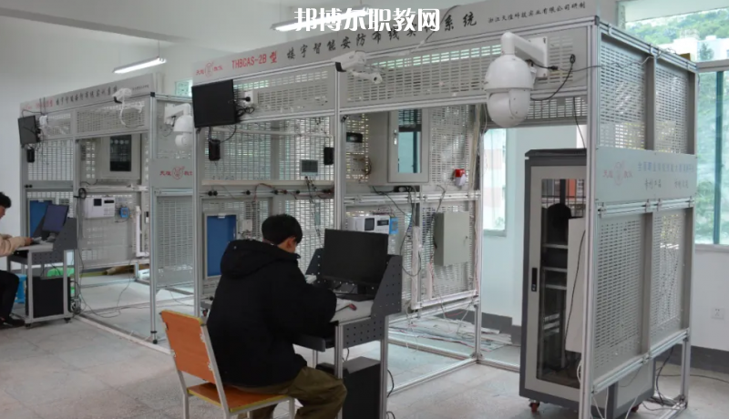 貴州交通運(yùn)輸學(xué)校2022年招生辦聯(lián)系電話(huà)