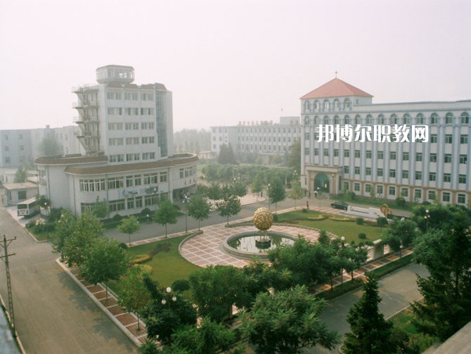 重慶五里店職業(yè)中學(xué)2022年學(xué)費(fèi)、收費(fèi)多少 