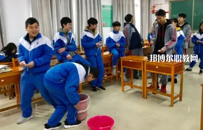 貴陽市經(jīng)濟貿(mào)易中等專業(yè)學(xué)校2022年學(xué)費、收費多少