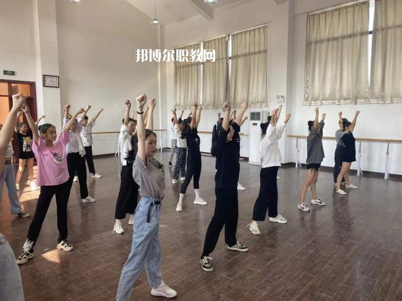 無錫文化藝術(shù)學(xué)校2022年報名條件、招生要求、招生對象