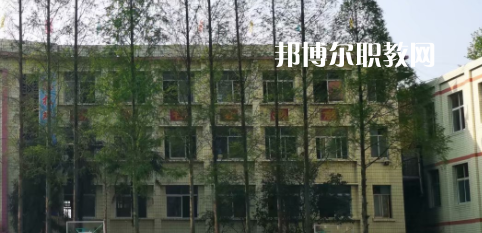 成都恒輝技工學(xué)校2022年學(xué)費(fèi)、收費(fèi)多少