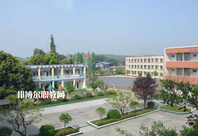 重慶巴南職業(yè)教育中心2022年報(bào)名條件、招生要求、招生對(duì)象