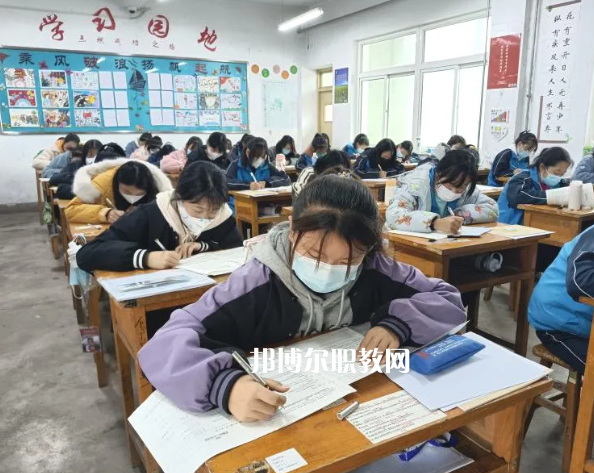 平?jīng)隼砉ぶ械葘I(yè)學(xué)校2022年報名條件、招生要求、招生對象