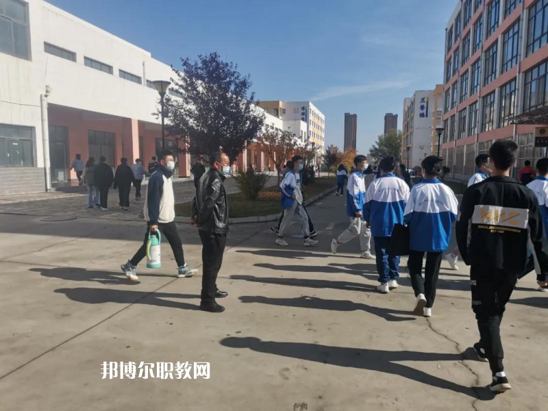 華亭職業(yè)教育中心2022年報名條件、招生要求、招生對象
