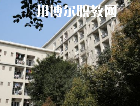 重慶渝北職業(yè)教育中心2022年報名條件、招生要求、招生對象
