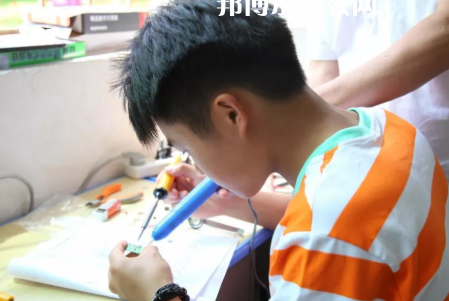 安順機(jī)械工業(yè)學(xué)校2022年報(bào)名條件、招生要求、招生對象