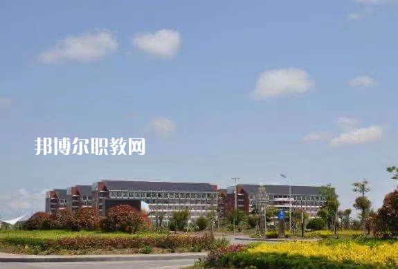 龍陵縣職業(yè)高級中學2022年報名條件、招生要求、招生對象