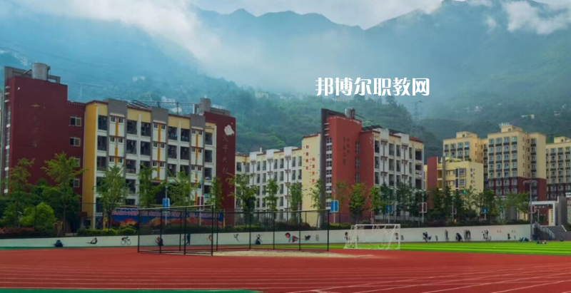 華坪縣職業(yè)高級中學2022年學費、收費多少