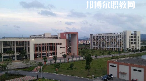 獨山中等職業(yè)學(xué)校2022年學(xué)費、收費多少