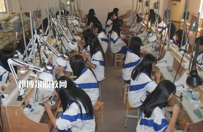 東莞實驗技工學(xué)校2022年報名條件、招生要求、招生對象