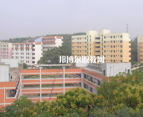 重慶貿(mào)易中等職業(yè)學(xué)校2022年報(bào)名條件、招生要求、招生對(duì)象