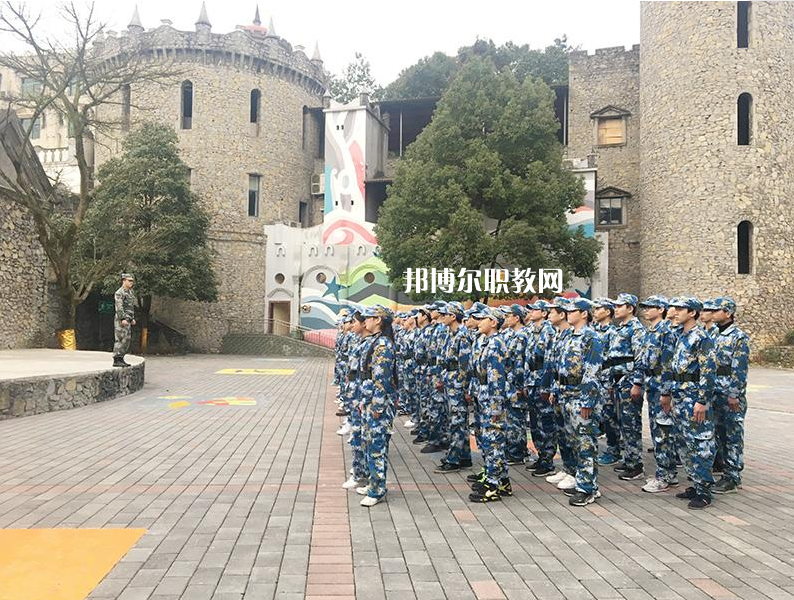 重慶渝中高級職業(yè)學(xué)校2022年學(xué)費、收費多少