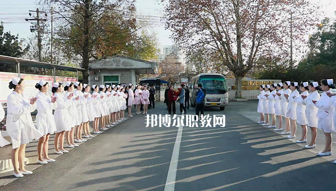 安徽淮南衛(wèi)生學校2022年報名條件、招生要求、招生對象