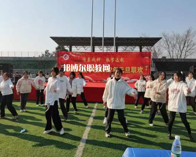 鳳陽科技學(xué)校2022年報名條件、招生要求、招生對象