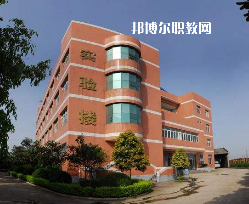 重慶渝東技工學校2022年報名條件、招生要求、招生對象