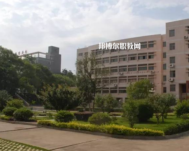 玉溪第二職業(yè)高級中學2022年招生辦聯(lián)系電話