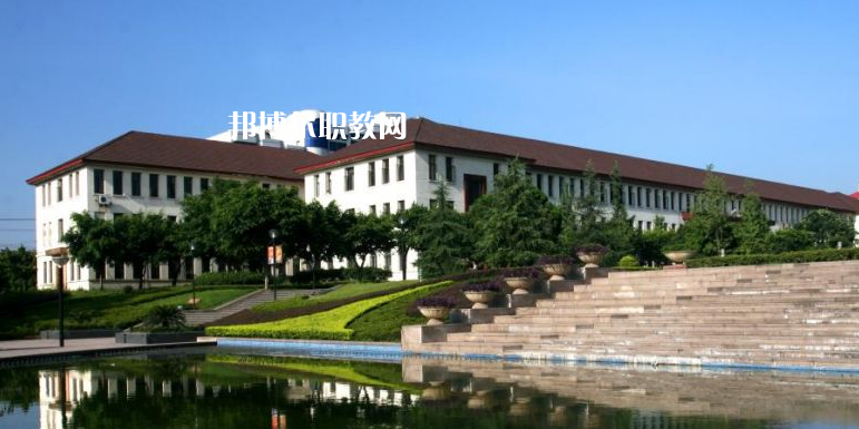 重慶醫(yī)科學校2022年學費、收費多少