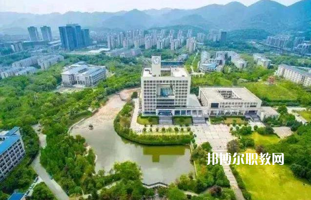 重慶醫(yī)科學(xué)校2022年報名條件、招生要求、招生對象