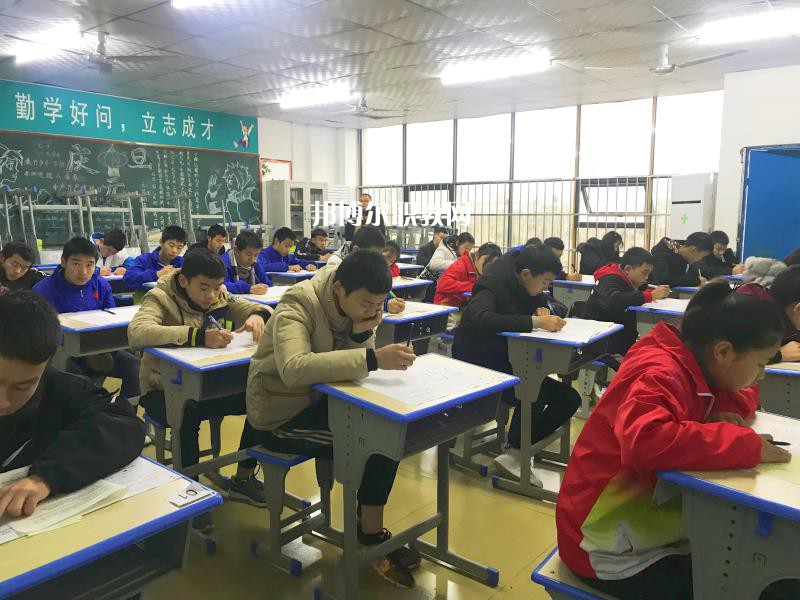 四川達州鳳凰職業(yè)技術(shù)學(xué)校2022年報名條件、招生要求、招生對象