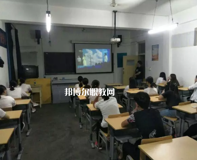 石家莊經(jīng)貿(mào)學(xué)校2022年報(bào)名條件、招生要求、招生對(duì)象