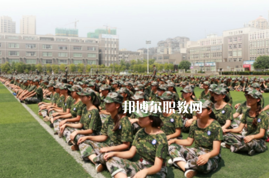 四川宜賓南溪職業(yè)技術學校2022年招生辦聯(lián)系電話