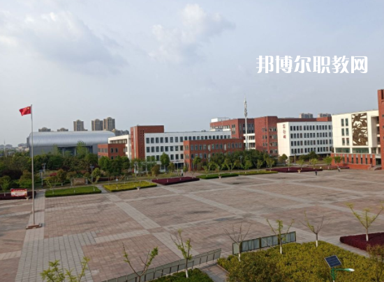 云南楚雄工業(yè)學校2022年招生辦聯(lián)系電話