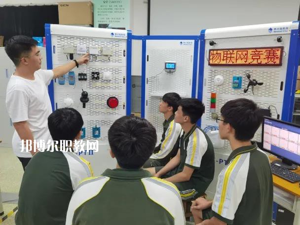東莞商業(yè)學(xué)校2022年學(xué)費(fèi)、收費(fèi)多少