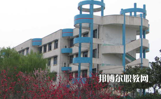 武漢第二高級技工學(xué)校2022年報名條件、招生要求、招生對象