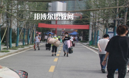 武漢新洲高級(jí)職業(yè)中學(xué)2022年報(bào)名條件、招生要求、招生對(duì)象