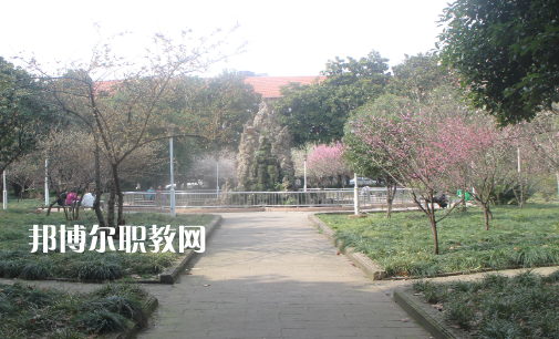 湖北汽車工業(yè)實(shí)驗(yàn)技工學(xué)校2022年報(bào)名條件、招生要求、招生對(duì)象