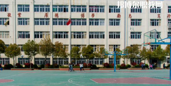 南京工業(yè)技術(shù)學(xué)校地址在哪里，哪個(gè)地區(qū)，哪個(gè)城市?