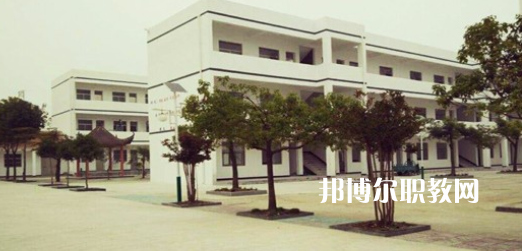 盱眙縣東方職業(yè)高級中學(xué)地址在哪里，哪個(gè)地區(qū)，哪個(gè)城市?