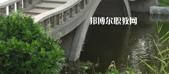 淮安市洪澤區(qū)技工學校地址在哪里，哪個地區(qū)，哪個城市?