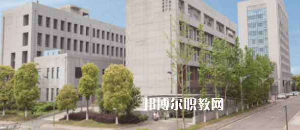 江蘇省邗江中等專業(yè)學(xué)校地址在哪里，哪個(gè)地區(qū)，哪個(gè)城市?
