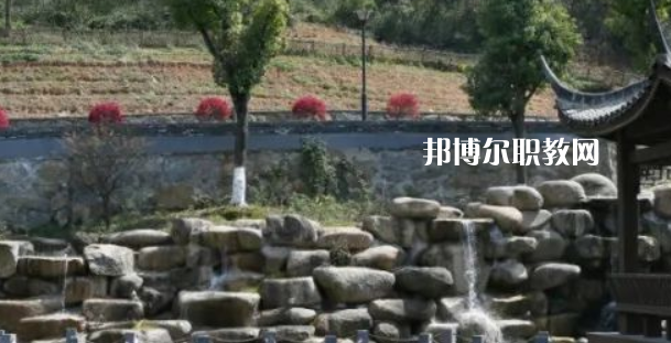 杭州市富陽區(qū)職業(yè)高級中學(xué)地址在哪里，哪個地區(qū)，哪個城市?
