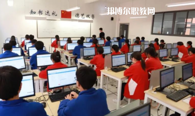 寧波市東坤職業(yè)高級中學(xué)地址在哪里，哪個(gè)地區(qū)，哪個(gè)城市?